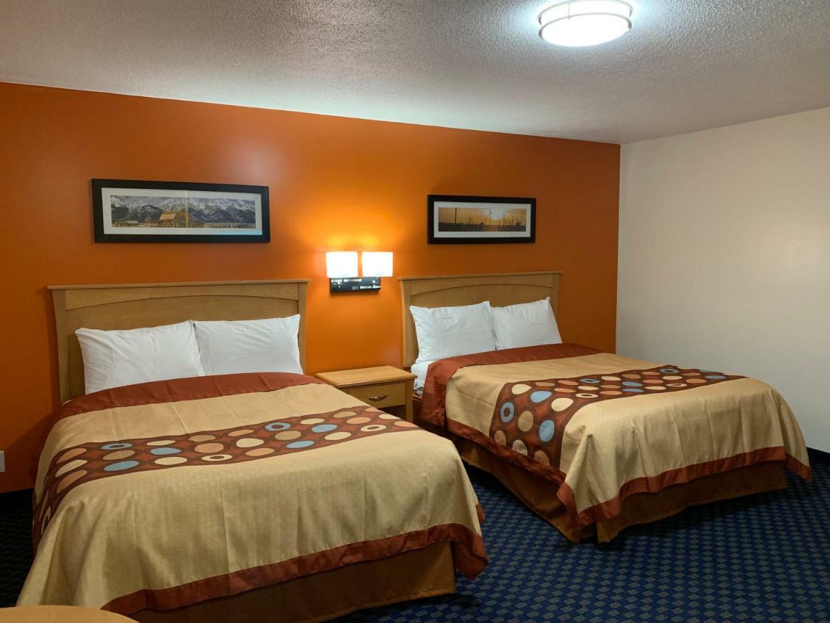 Westway Inn Motel Neepawa Exterior photo