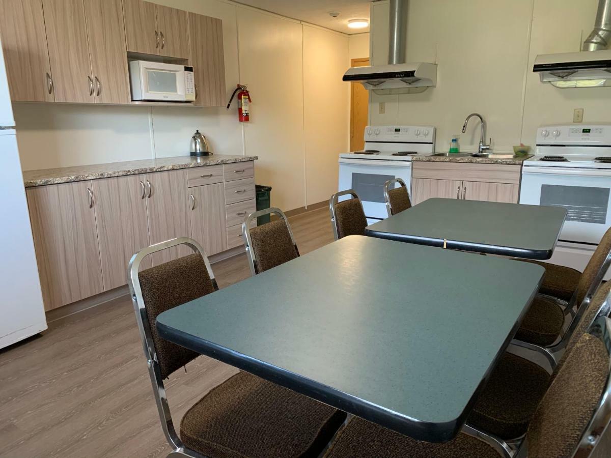 Westway Inn Motel Neepawa Exterior photo