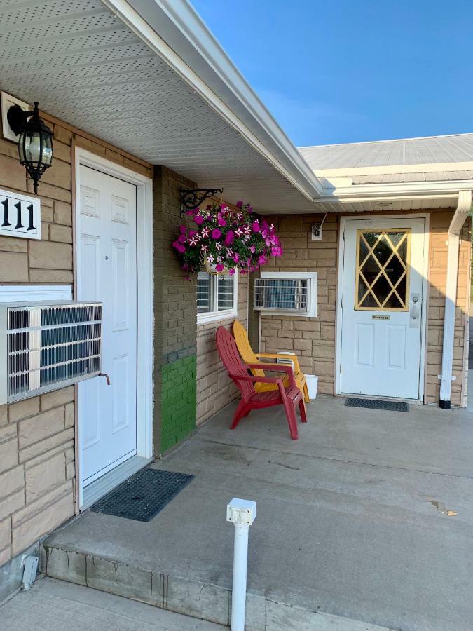 Westway Inn Motel Neepawa Exterior photo